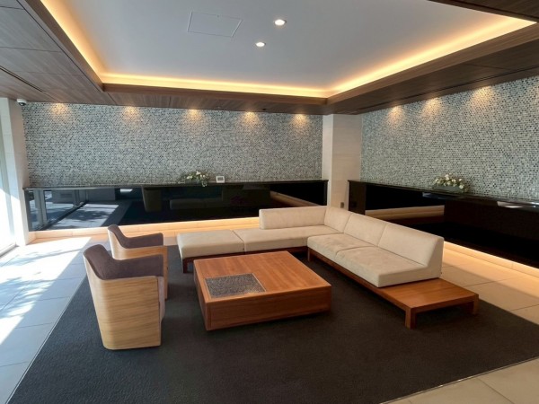 、マンションのエントランス画像です