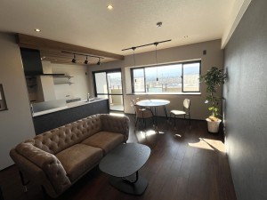 和泉市小田町、マンションの居間画像です