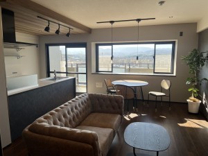 和泉市小田町、マンションの居間画像です