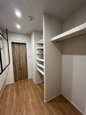 和泉市和気町、マンションの収納画像です