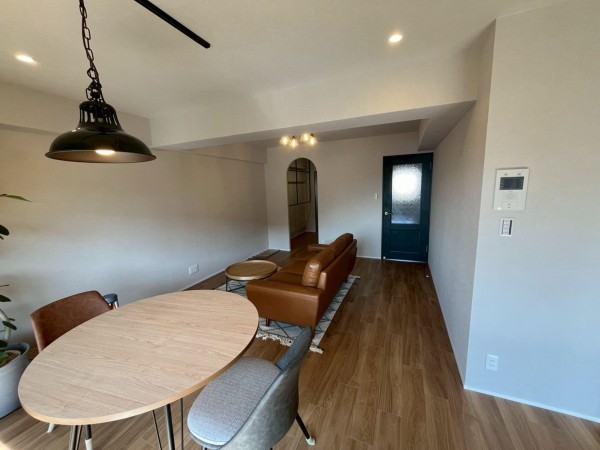 和泉市和気町、マンションの居間画像です