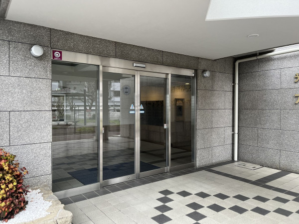 和泉市伏屋町、マンションのエントランス画像です