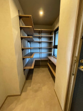 和泉市小田町、マンションの収納画像です