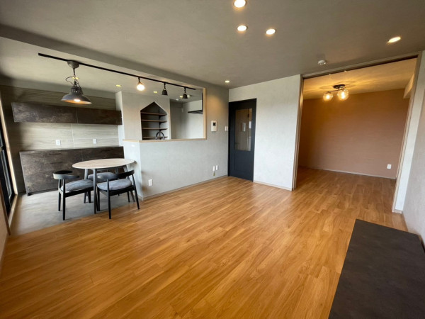 和泉市小田町、マンションの居間画像です