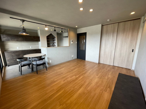 和泉市小田町、マンションの居間画像です