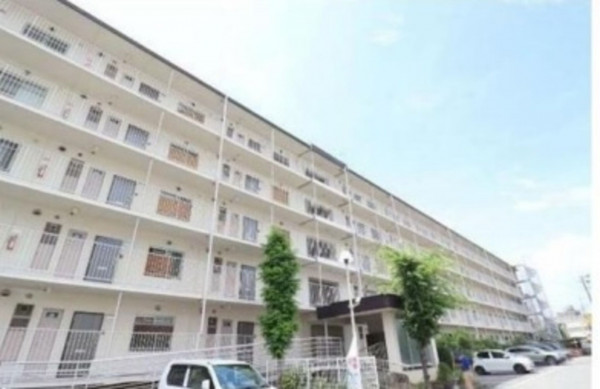 和泉市伯太町、マンションの画像です