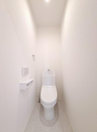 出雲市大津町、新築一戸建てのトイレ画像です