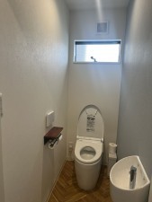 出雲市高岡町、中古一戸建てのトイレ画像です