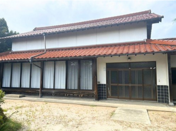 出雲市斐川町神氷、中古一戸建ての外観画像です