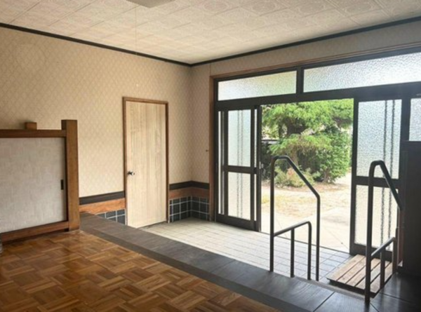 出雲市斐川町神氷、中古一戸建ての玄関画像です