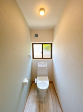 出雲市松寄下町、中古一戸建てのトイレ画像です