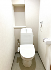 出雲市渡橋町、マンションのトイレ画像です