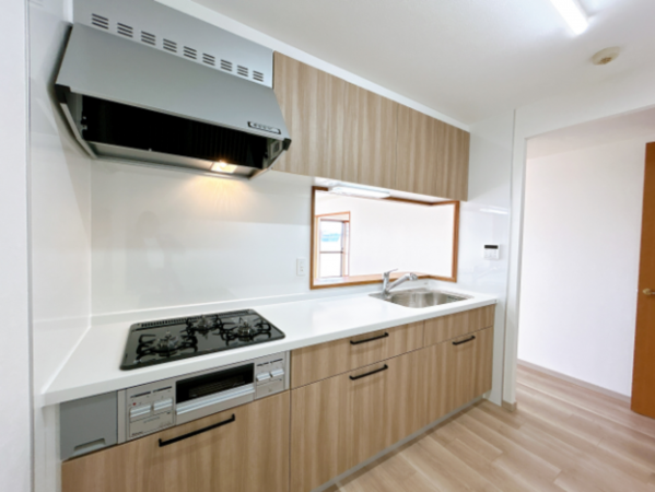 出雲市渡橋町、マンションのキッチン画像です