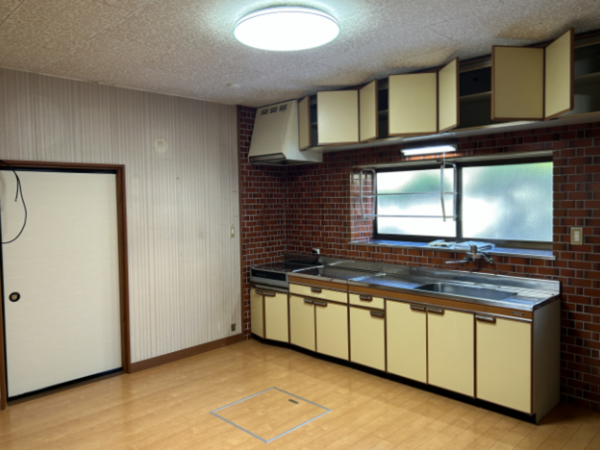 出雲市鹿園寺町、中古一戸建てのキッチン画像です