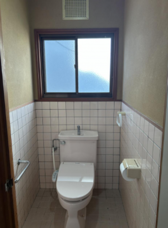 出雲市鹿園寺町、中古一戸建てのトイレ画像です