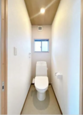 出雲市大津町、中古一戸建てのトイレ画像です