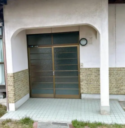 出雲市大津町、中古一戸建ての玄関画像です