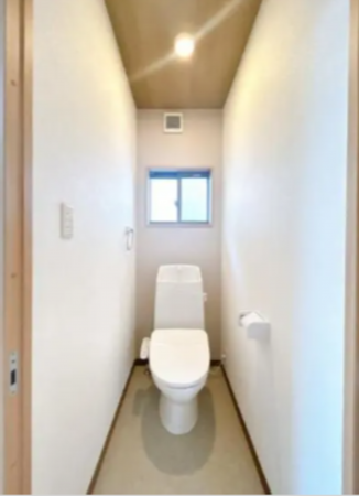 出雲市大津町、中古一戸建てのトイレ画像です