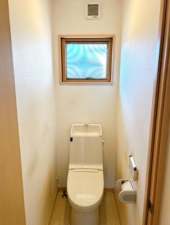 出雲市斐川町直江、中古一戸建てのトイレ画像です