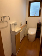 出雲市東福町、中古一戸建てのトイレ画像です