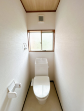出雲市小山町、中古一戸建てのトイレ画像です
