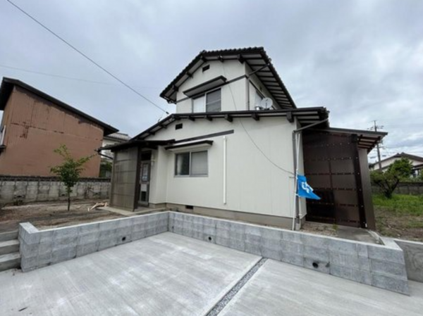 出雲市小山町、中古一戸建ての外観画像です