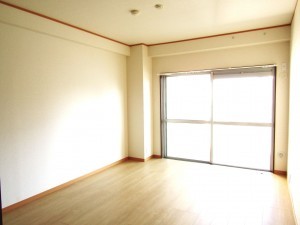 草加市栄町、マンションの寝室画像です