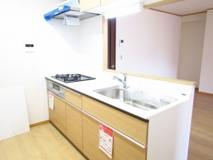 草加市栄町、マンションのキッチン画像です