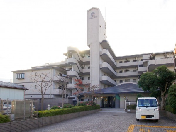 草加市西町、マンションの外観画像です