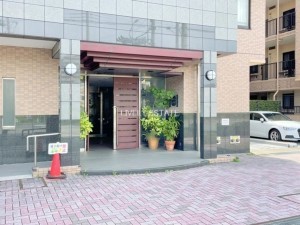 草加市瀬崎、マンションのエントランス画像です