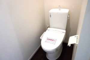 草加市青柳、新築一戸建てのトイレ画像です