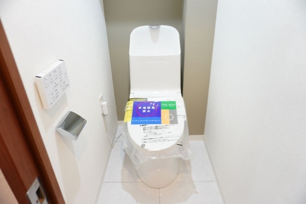 草加市八幡町、マンションのトイレ画像です