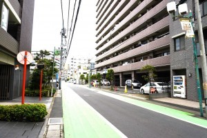 草加市高砂、マンションの前面道路を含む現地写真画像です