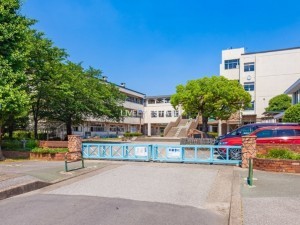 越谷市蒲生、新築一戸建ての小学校画像です