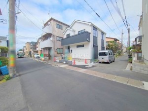 越谷市蒲生東町、新築一戸建ての前面道路を含む現地写真画像です