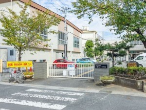 越谷市蒲生寿町、新築一戸建ての小学校画像です