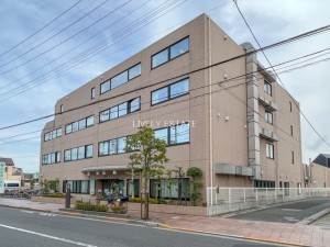 草加市両新田東町、新築一戸建ての病院画像です