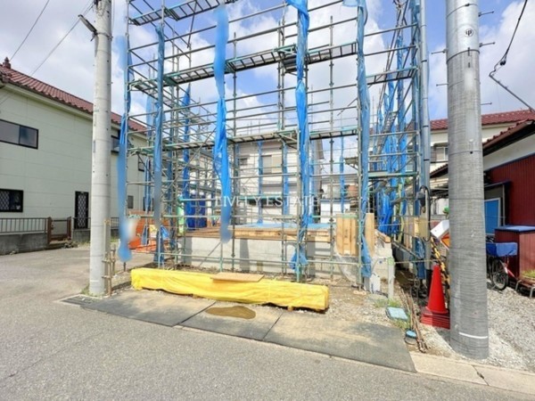 草加市両新田東町、新築一戸建ての外観画像です