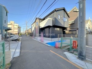 越谷市登戸町、新築一戸建ての前面道路を含む現地写真画像です