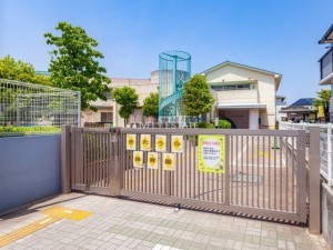 草加市氷川町、マンションの幼稚園・保育園画像です