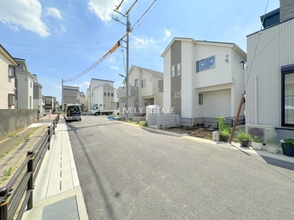 草加市吉町、新築一戸建ての前面道路を含む現地写真画像です