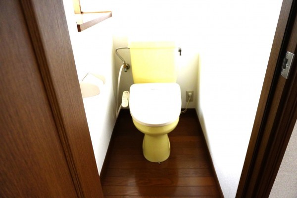 越谷市大沢、中古一戸建てのトイレ画像です