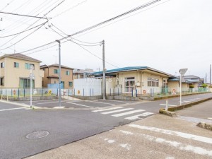 越谷市大字下間久里、中古一戸建ての幼稚園・保育園画像です