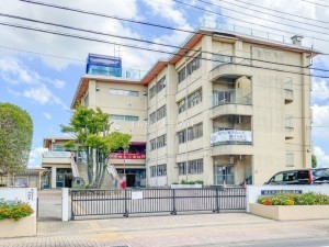 越谷市千間台西、新築一戸建ての小学校画像です