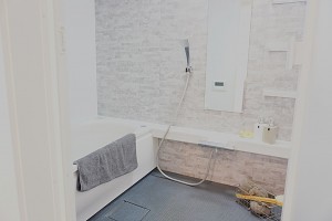 草加市新里町、マンションの風呂画像です