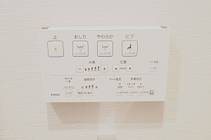 草加市新里町、マンションのトイレ画像です