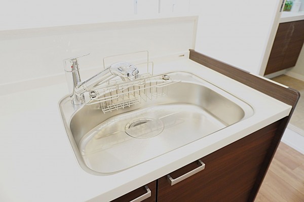 草加市新里町、マンションのキッチン画像です