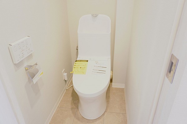 草加市新里町、マンションのトイレ画像です