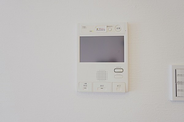 草加市新里町、マンションの居間画像です