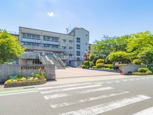 越谷市大字下間久里、新築一戸建ての小学校画像です